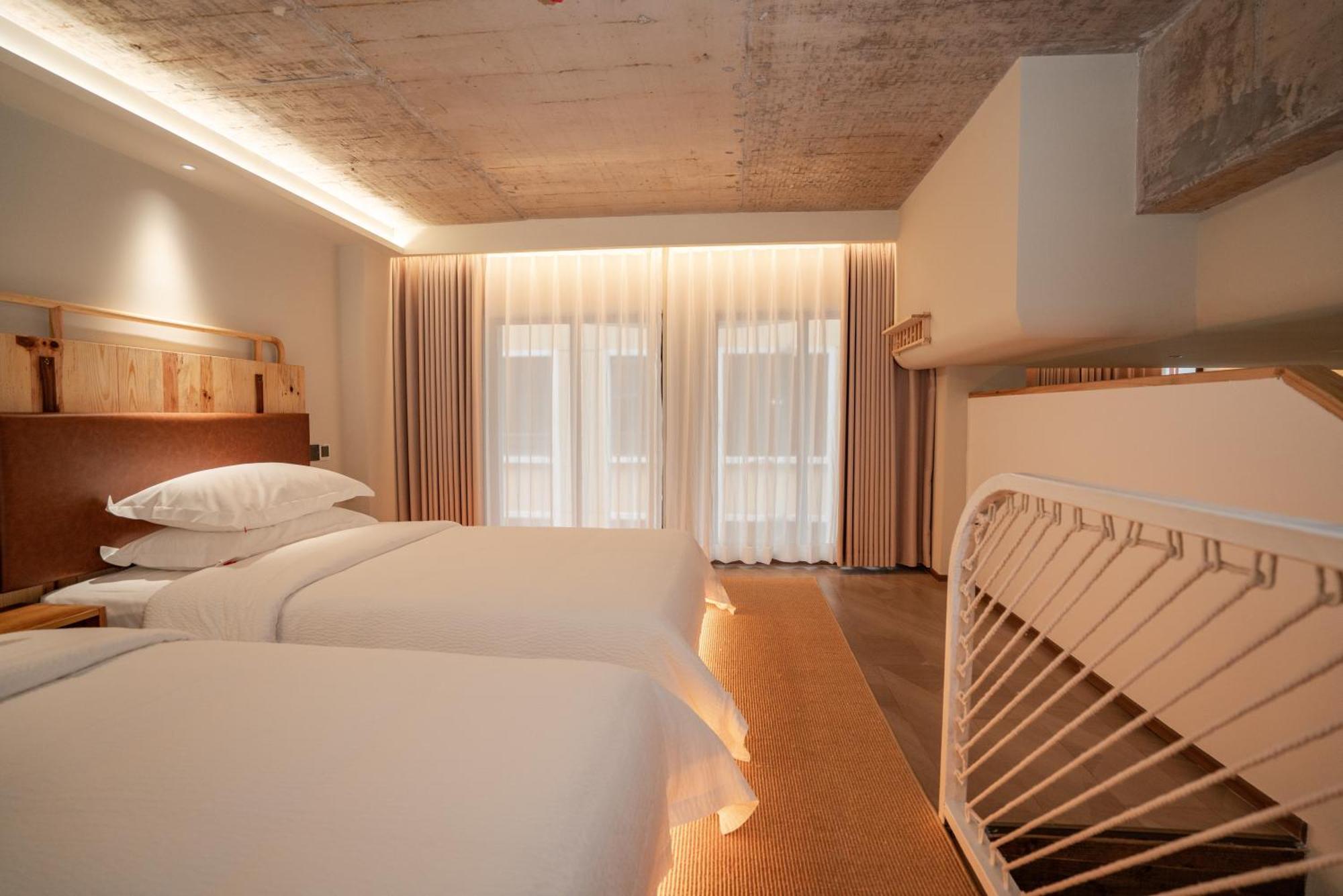 ז'אנגג'יאג'י Patio Spring Holiday Inn -- Free Round Trip Pick-Up Service --Panoramic View Of Tianmen Mount חדר תמונה