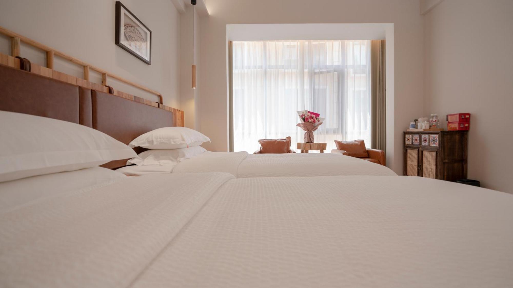 ז'אנגג'יאג'י Patio Spring Holiday Inn -- Free Round Trip Pick-Up Service --Panoramic View Of Tianmen Mount מראה חיצוני תמונה