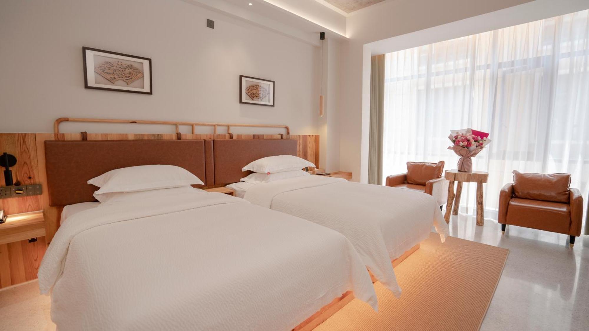 ז'אנגג'יאג'י Patio Spring Holiday Inn -- Free Round Trip Pick-Up Service --Panoramic View Of Tianmen Mount מראה חיצוני תמונה