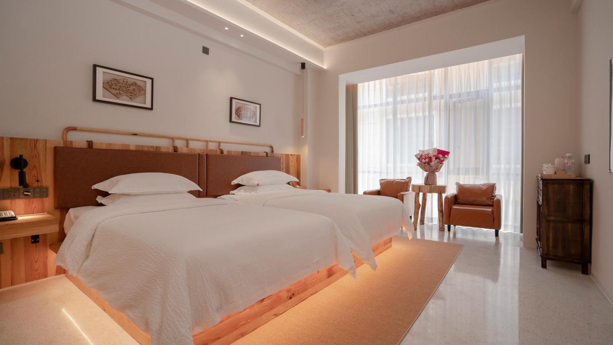 ז'אנגג'יאג'י Patio Spring Holiday Inn -- Free Round Trip Pick-Up Service --Panoramic View Of Tianmen Mount מראה חיצוני תמונה