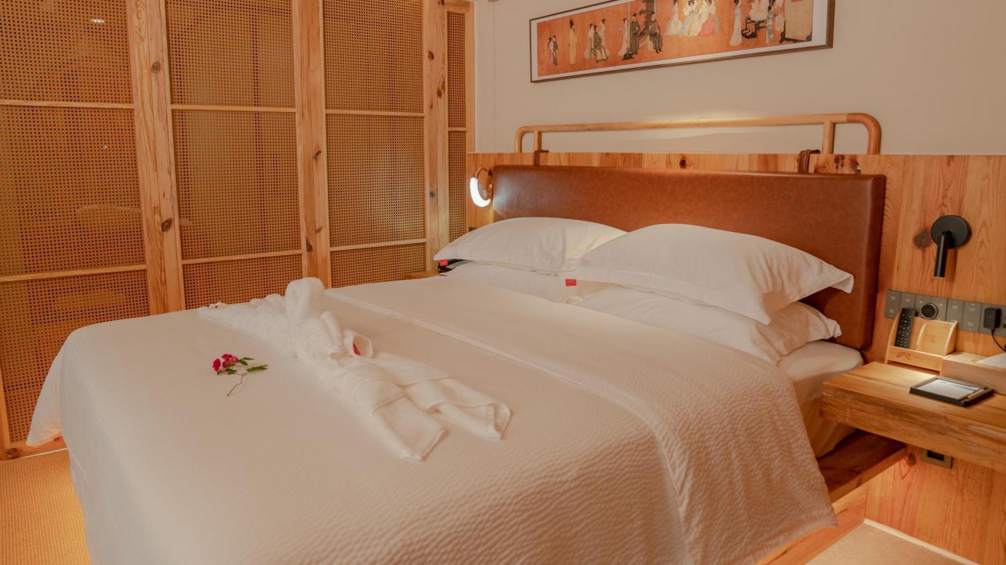 ז'אנגג'יאג'י Patio Spring Holiday Inn -- Free Round Trip Pick-Up Service --Panoramic View Of Tianmen Mount מראה חיצוני תמונה
