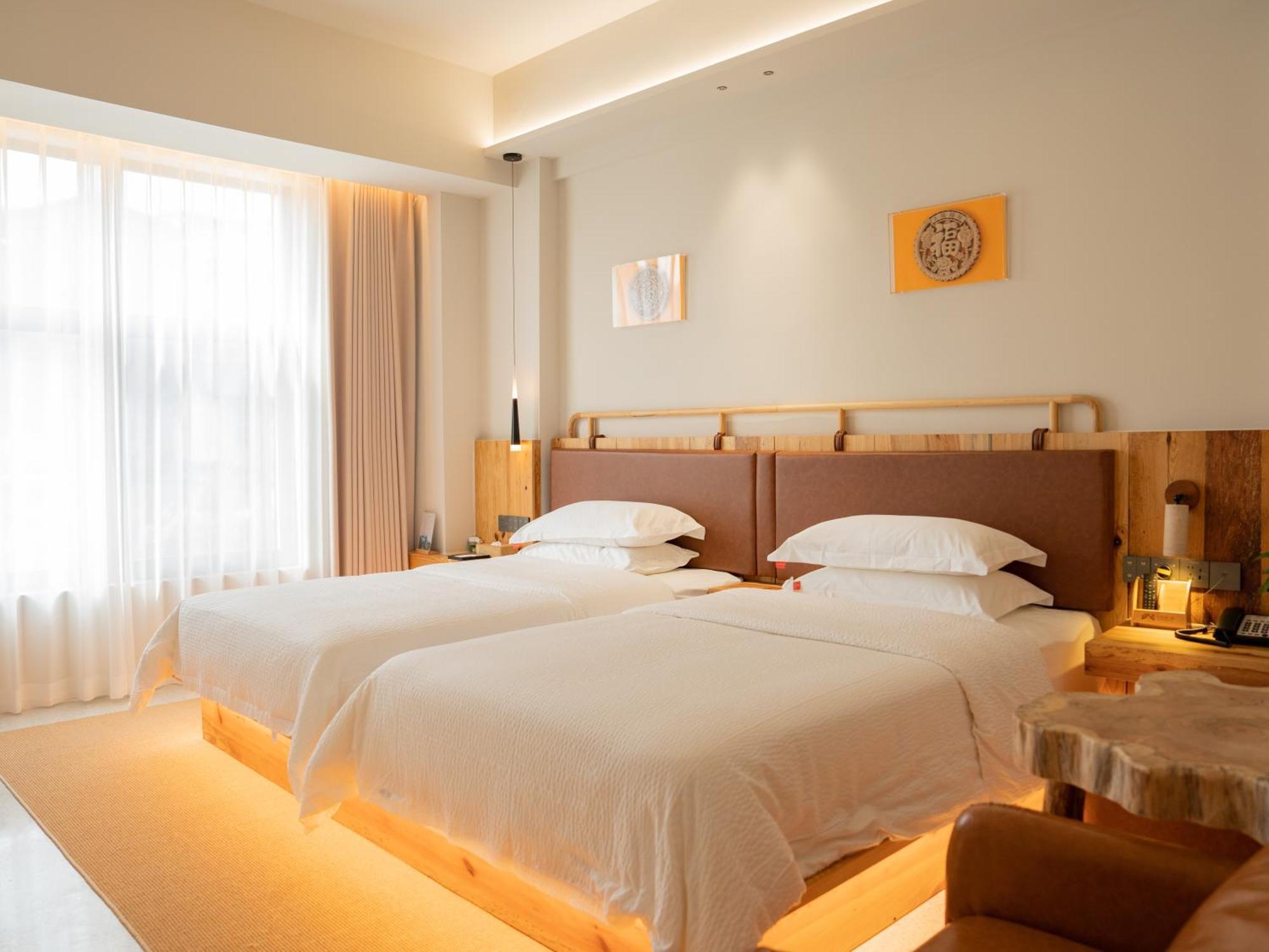 ז'אנגג'יאג'י Patio Spring Holiday Inn -- Free Round Trip Pick-Up Service --Panoramic View Of Tianmen Mount מראה חיצוני תמונה