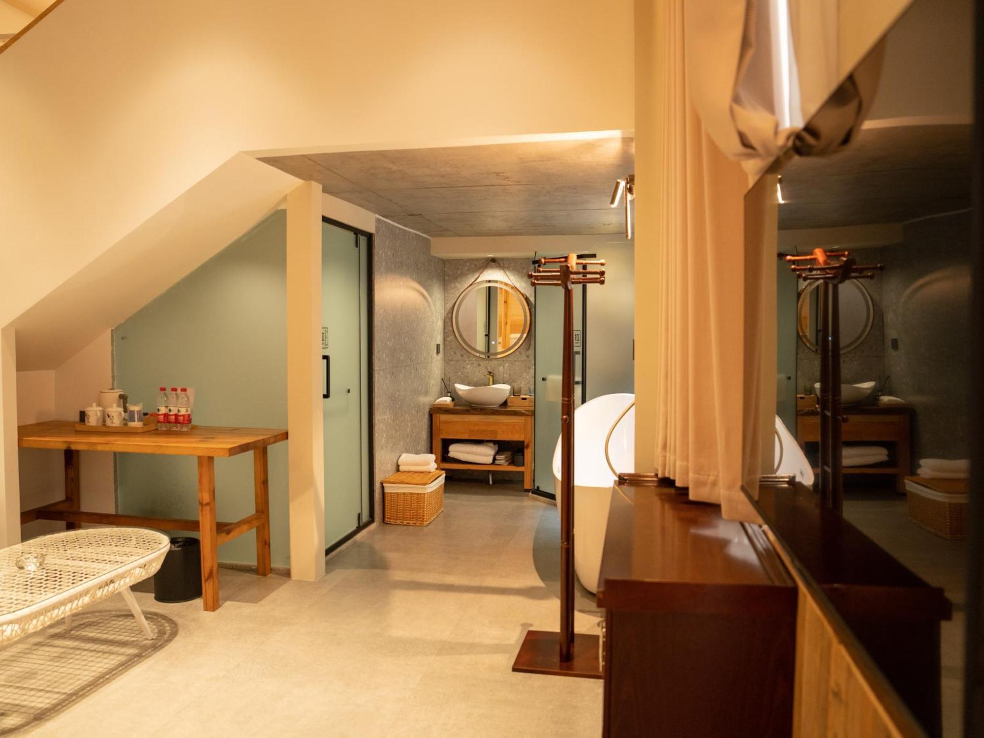 ז'אנגג'יאג'י Patio Spring Holiday Inn -- Free Round Trip Pick-Up Service --Panoramic View Of Tianmen Mount מראה חיצוני תמונה